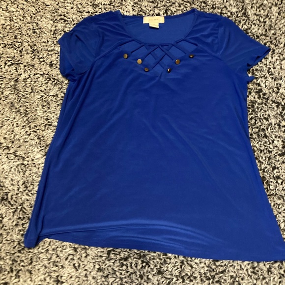 Blue blouse, cute open on top, size medium - Picture 2 of 3